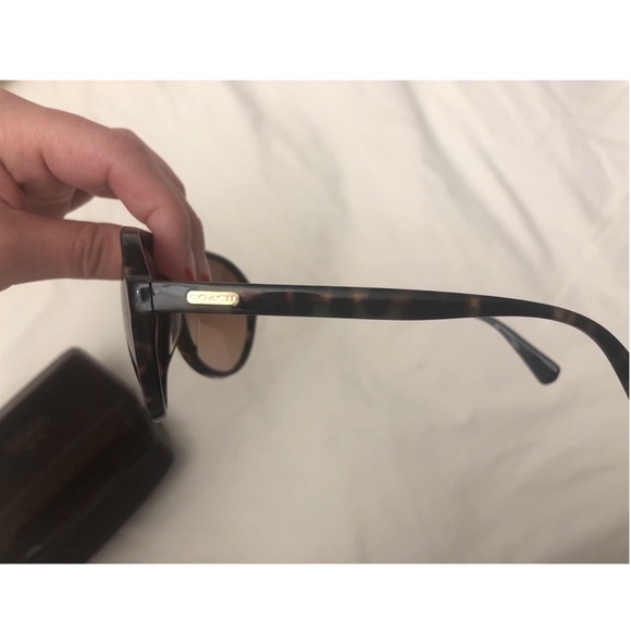 Coach Tortoise Aviator sunglasses - Picture 6 of 6